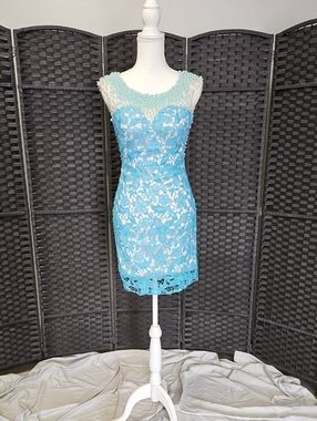 Size 2 ocean/caribean blue and nude fitted dress by Vienna Prom.